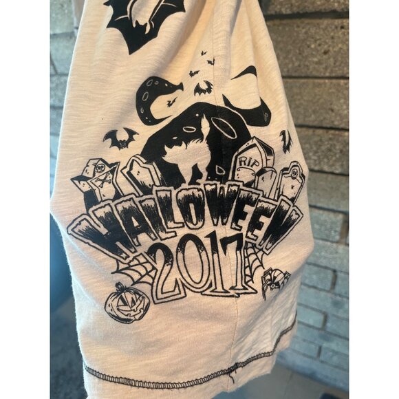 Disney Parks Halloween 2017 Shirt L Beige With Black Bats Print Walt Disney Worl - Picture 6 of 9